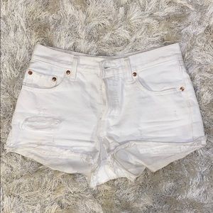 WHITE LEVI 501 JEAN SHORTS